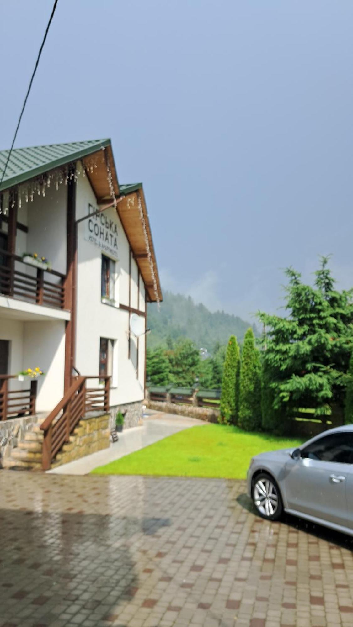 Girska Sonata Hotel & Apartments Mykulychyn Bilik gambar